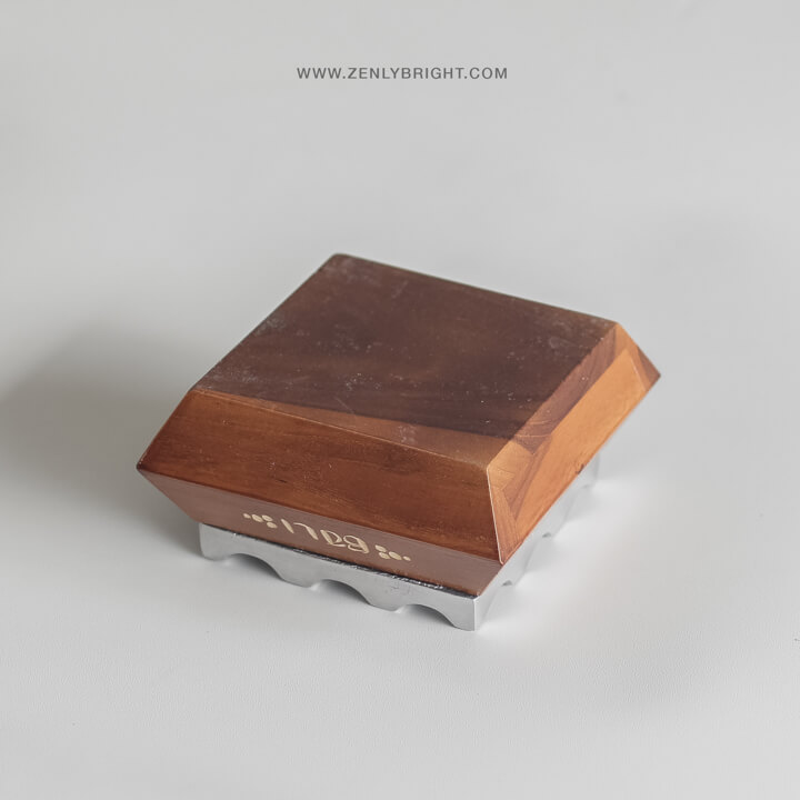 asbak-kayu-jati-kotak-sudut-natural-lubang-9-bali-wholesale-hotel-villas-cafe-coffeeshop